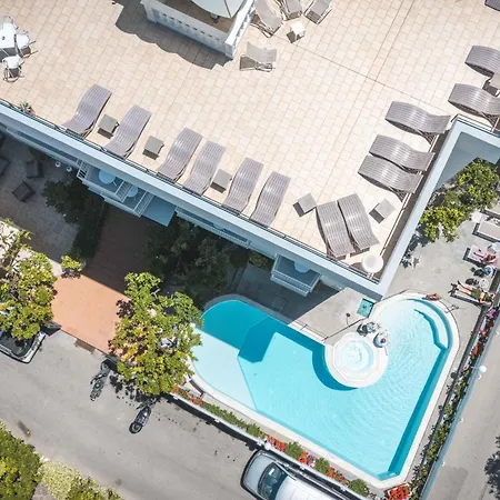 La Pergola 4*